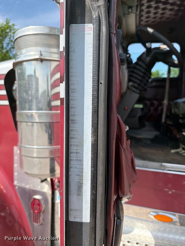 image for item FI0266 2005 Kenworth W900 semi truck