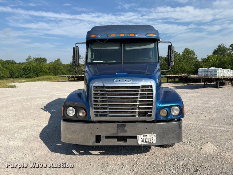image for item FI0267 2007 Freightliner Century Class semi truck