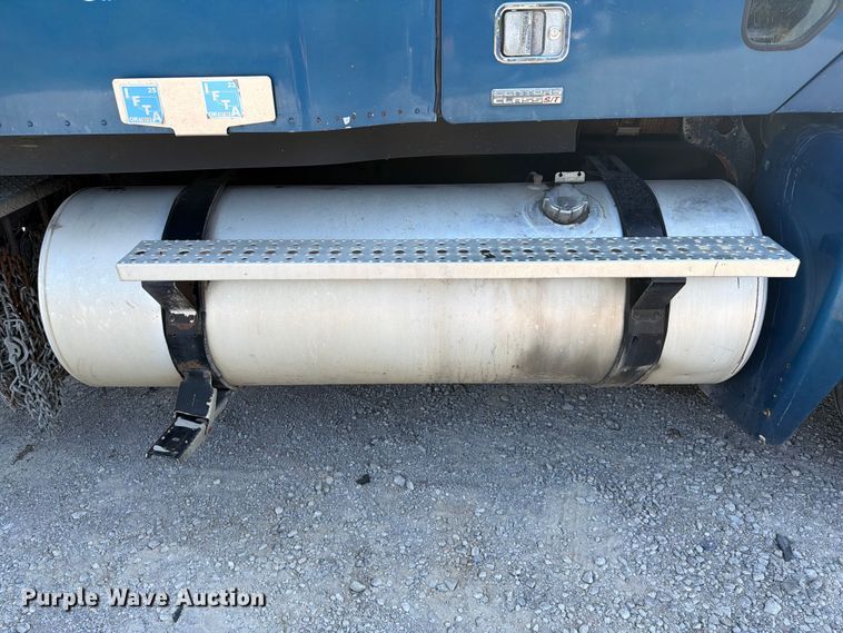 image for item FI0267 2007 Freightliner Century Class semi truck