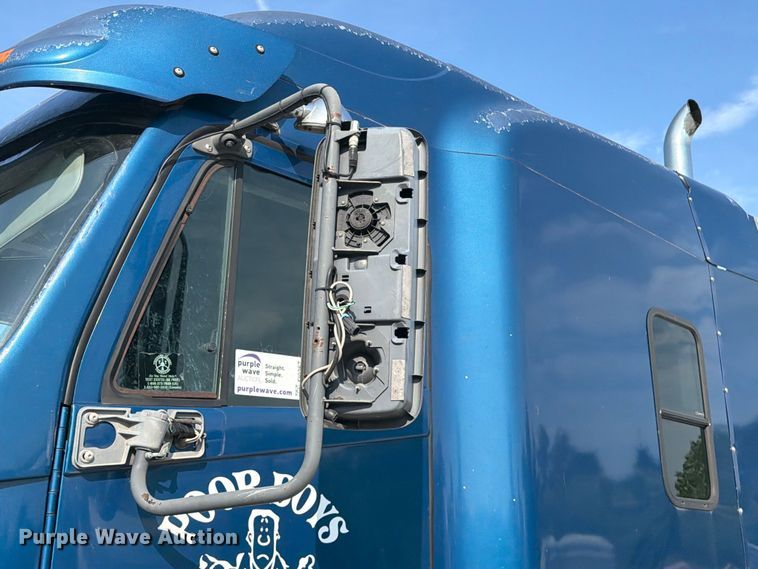 image for item FI0267 2007 Freightliner Century Class semi truck