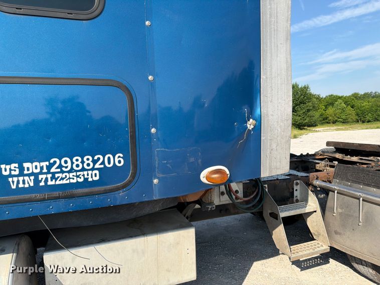 image for item FI0267 2007 Freightliner Century Class semi truck