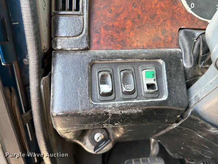 image for item FI0267 2007 Freightliner Century Class semi truck