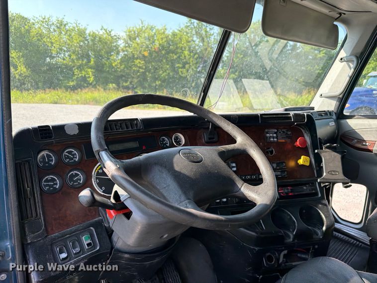 image for item FI0267 2007 Freightliner Century Class semi truck