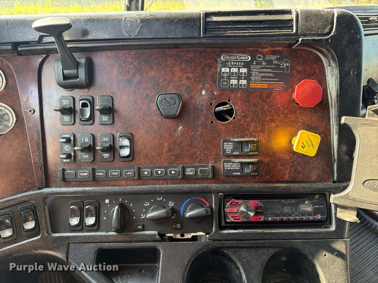 image for item FI0267 2007 Freightliner Century Class semi truck