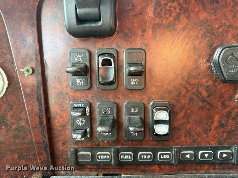image for item FI0267 2007 Freightliner Century Class semi truck