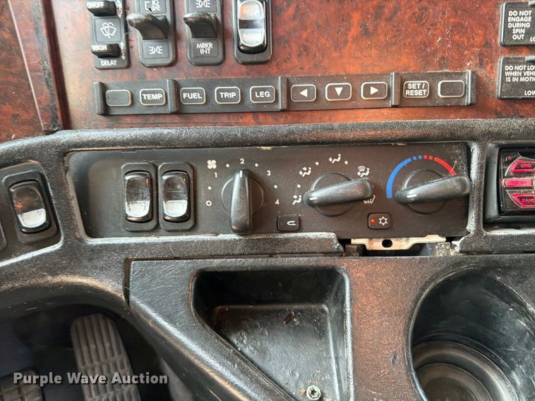 image for item FI0267 2007 Freightliner Century Class semi truck