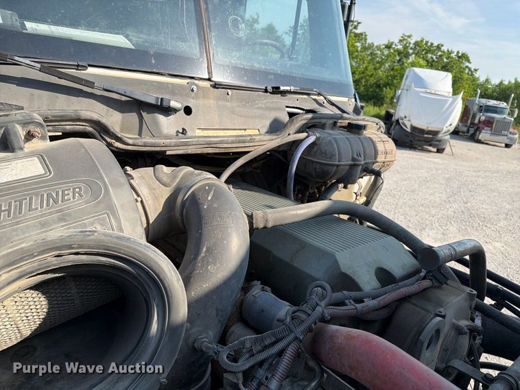 image for item FI0267 2007 Freightliner Century Class semi truck