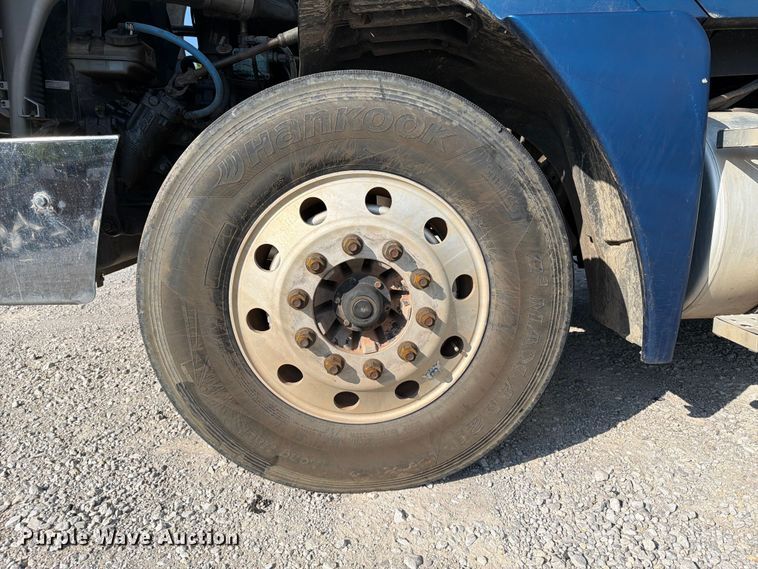 image for item FI0267 2007 Freightliner Century Class semi truck