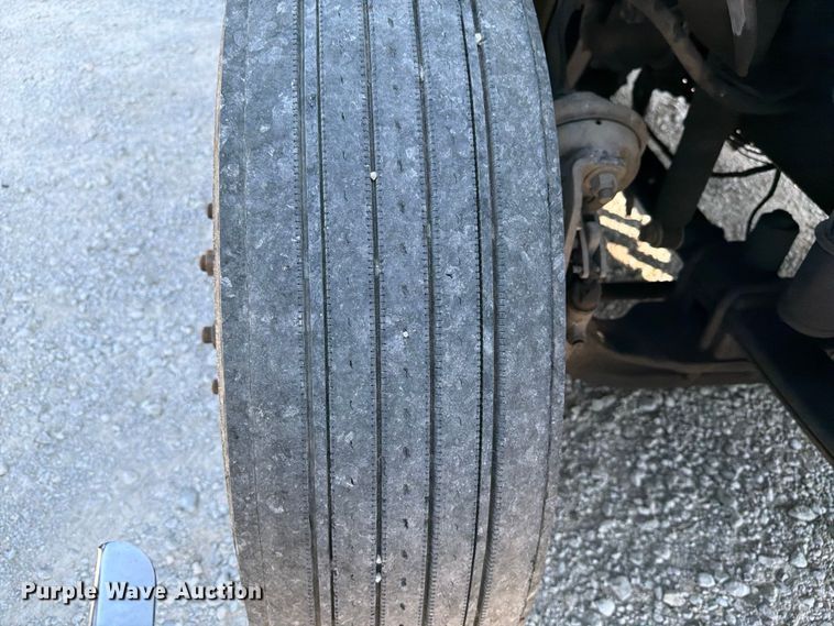 image for item FI0267 2007 Freightliner Century Class semi truck
