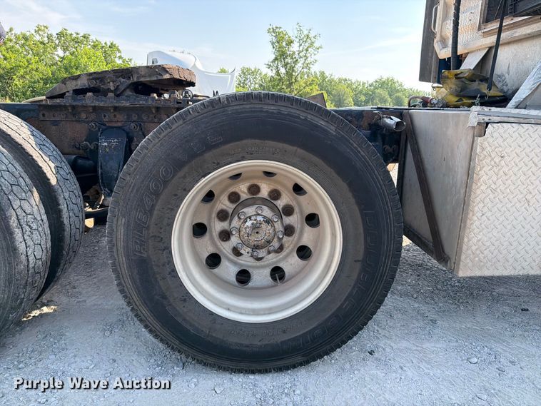 image for item FI0267 2007 Freightliner Century Class semi truck