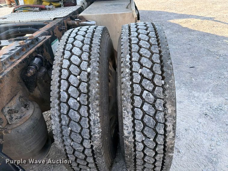image for item FI0267 2007 Freightliner Century Class semi truck