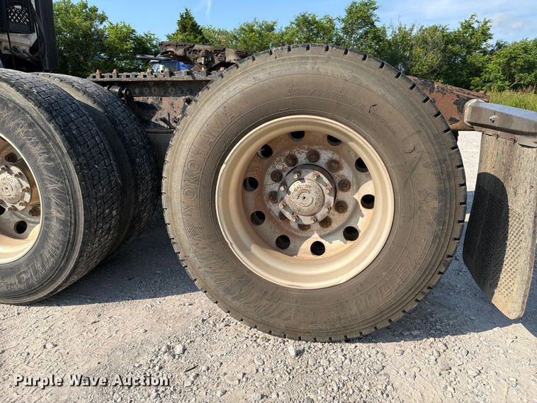 image for item FI0267 2007 Freightliner Century Class semi truck