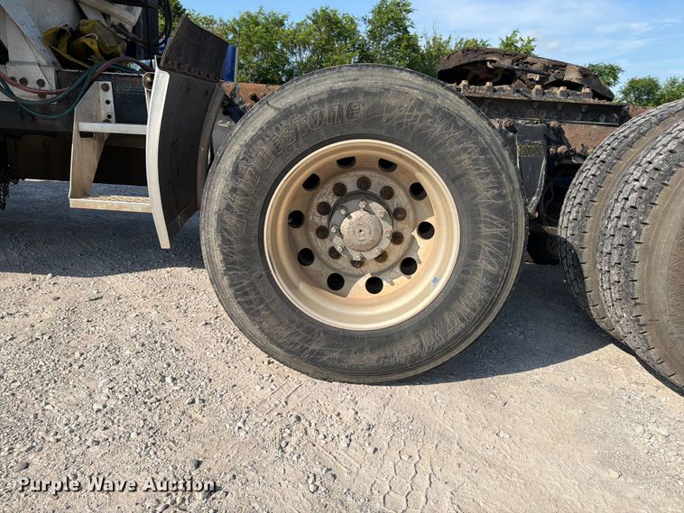 image for item FI0267 2007 Freightliner Century Class semi truck