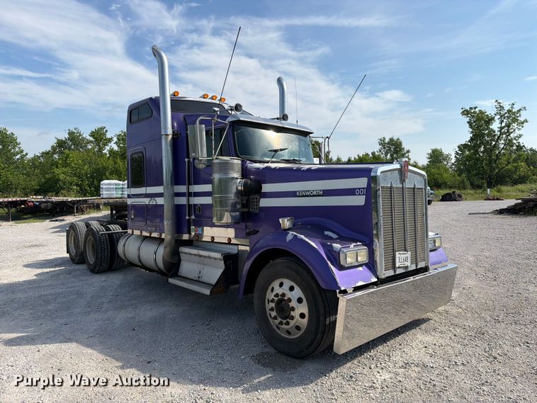 image for item FI0268 1999 Kenworth W900 semi truck