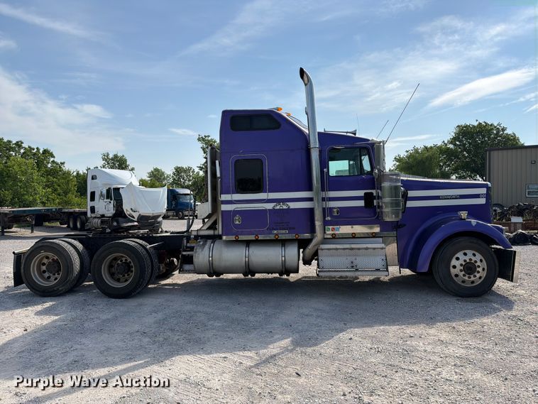 image for item FI0268 1999 Kenworth W900 semi truck