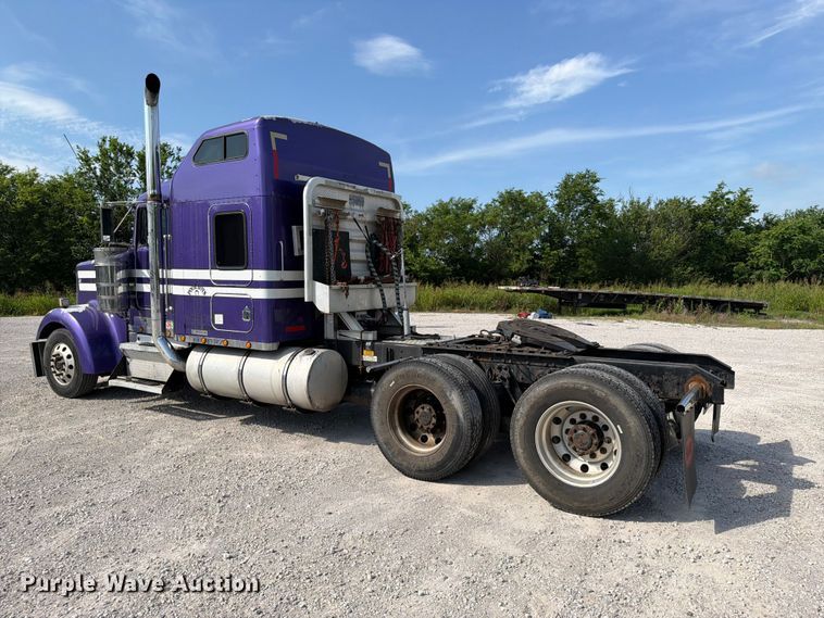 image for item FI0268 1999 Kenworth W900 semi truck