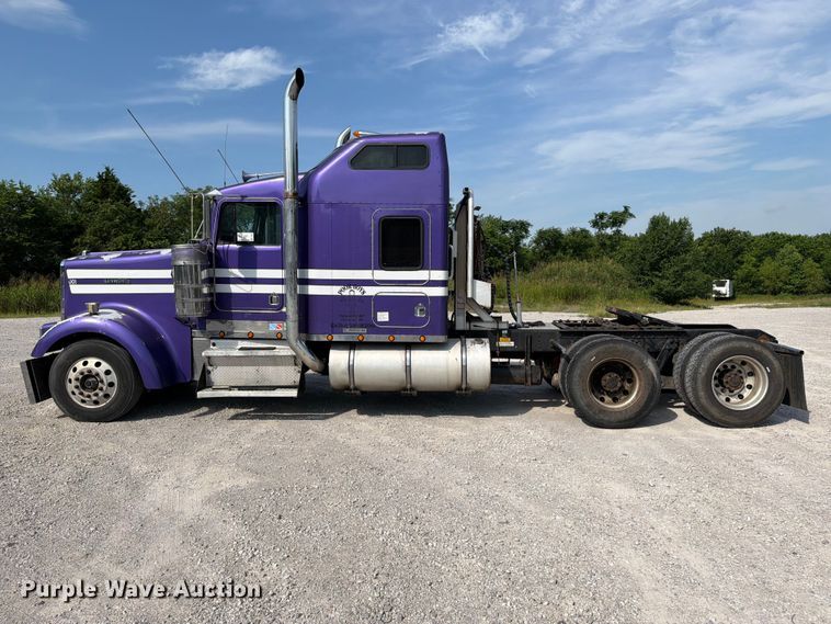 image for item FI0268 1999 Kenworth W900 semi truck