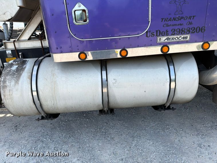 image for item FI0268 1999 Kenworth W900 semi truck