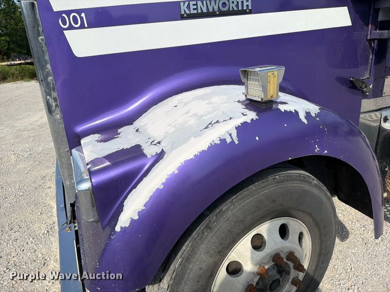 image for item FI0268 1999 Kenworth W900 semi truck
