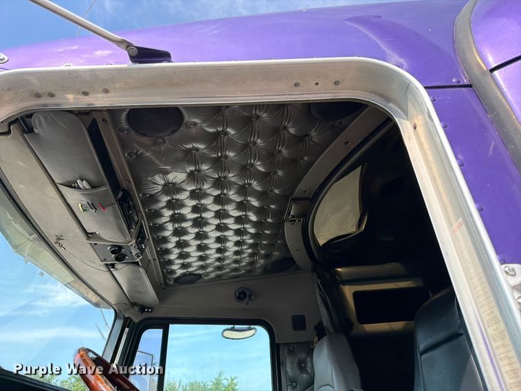 image for item FI0268 1999 Kenworth W900 semi truck