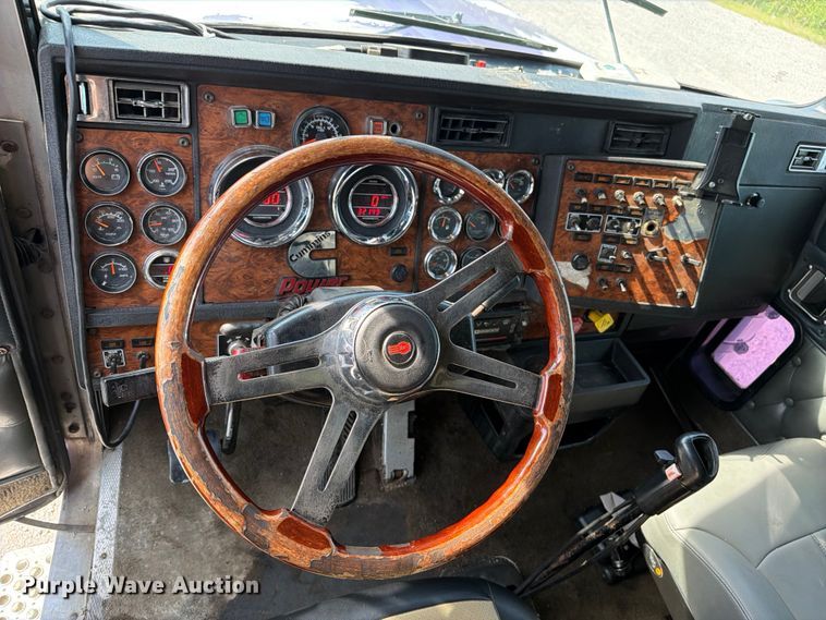 image for item FI0268 1999 Kenworth W900 semi truck