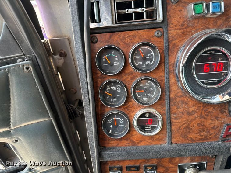 image for item FI0268 1999 Kenworth W900 semi truck