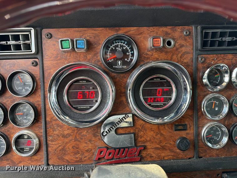 image for item FI0268 1999 Kenworth W900 semi truck