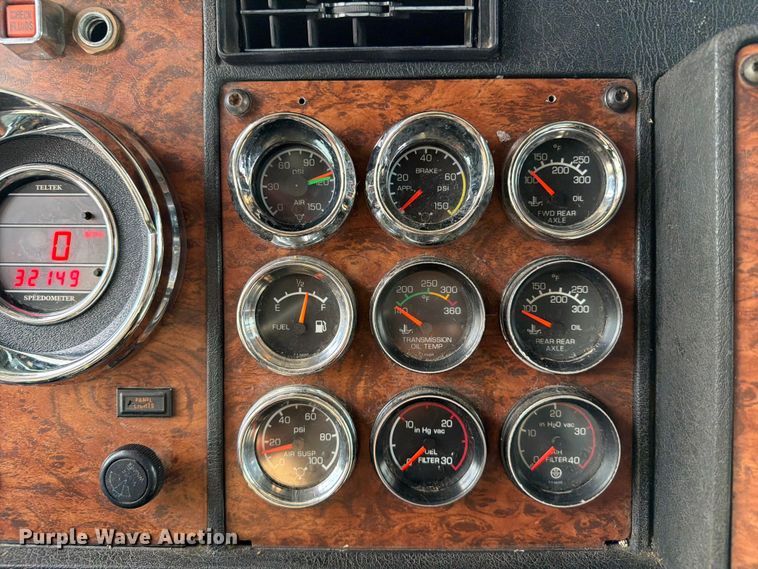 image for item FI0268 1999 Kenworth W900 semi truck
