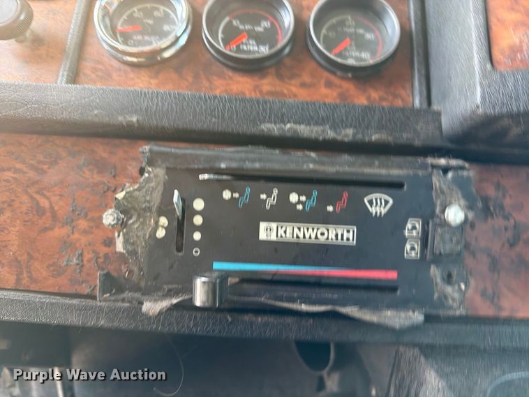 image for item FI0268 1999 Kenworth W900 semi truck