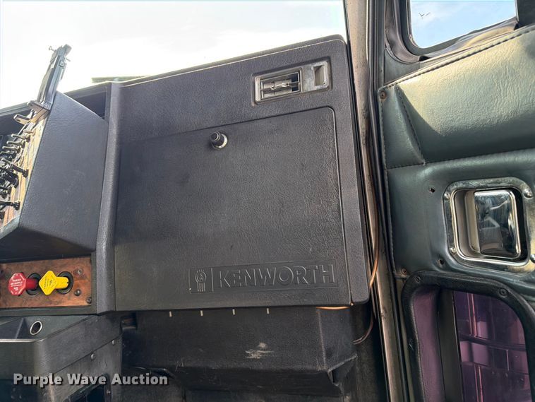 image for item FI0268 1999 Kenworth W900 semi truck