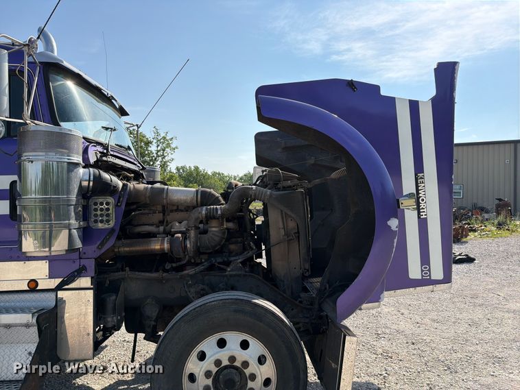 image for item FI0268 1999 Kenworth W900 semi truck