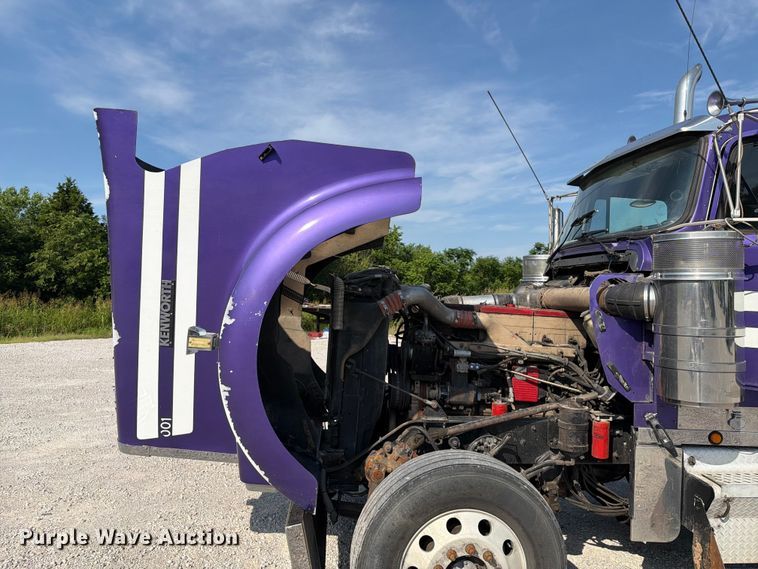 image for item FI0268 1999 Kenworth W900 semi truck