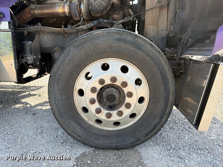 image for item FI0268 1999 Kenworth W900 semi truck