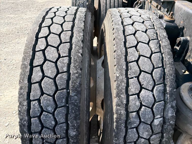 image for item FI0268 1999 Kenworth W900 semi truck