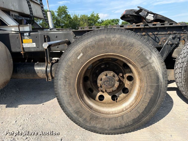 image for item FI0268 1999 Kenworth W900 semi truck