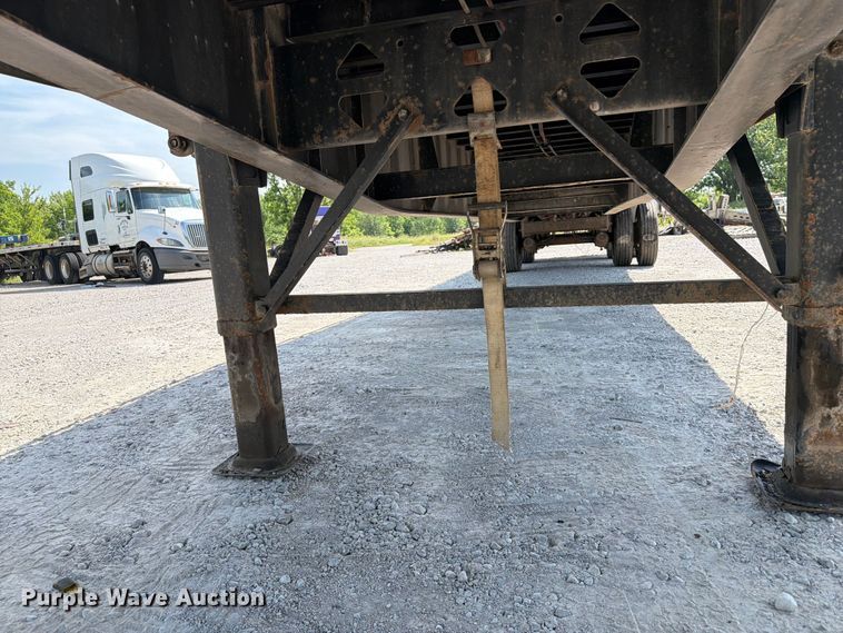 image for item FI0269 2014 Fontaine HCVSF22RSA flatbed trailer