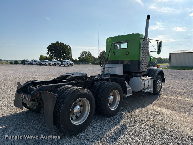 image for item FI0271 2002 Kenworth T800 semi truck