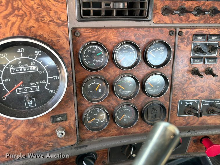 image for item FI0271 2002 Kenworth T800 semi truck