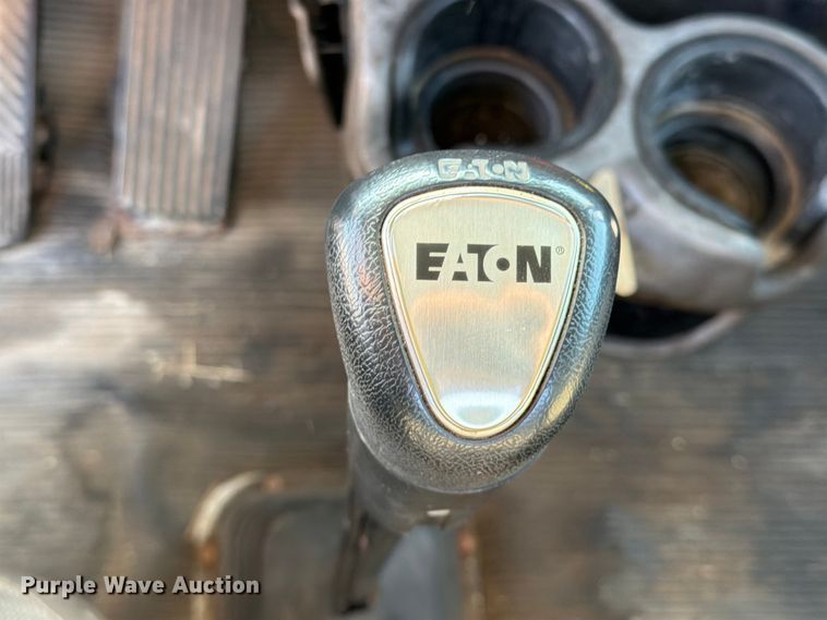 image for item FI0271 2002 Kenworth T800 semi truck