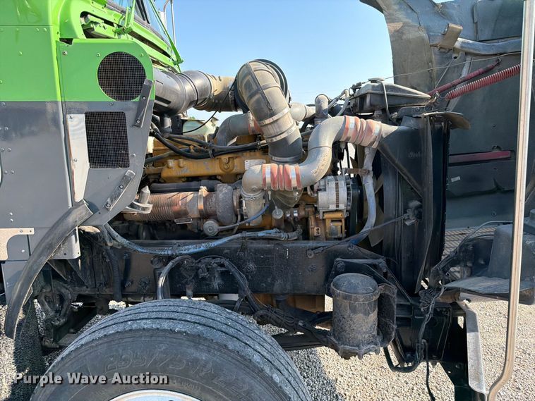 image for item FI0271 2002 Kenworth T800 semi truck