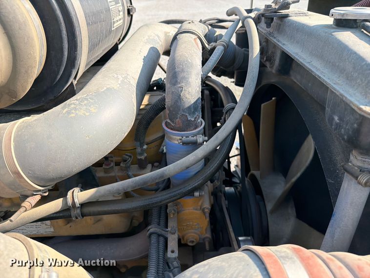 image for item FI0271 2002 Kenworth T800 semi truck