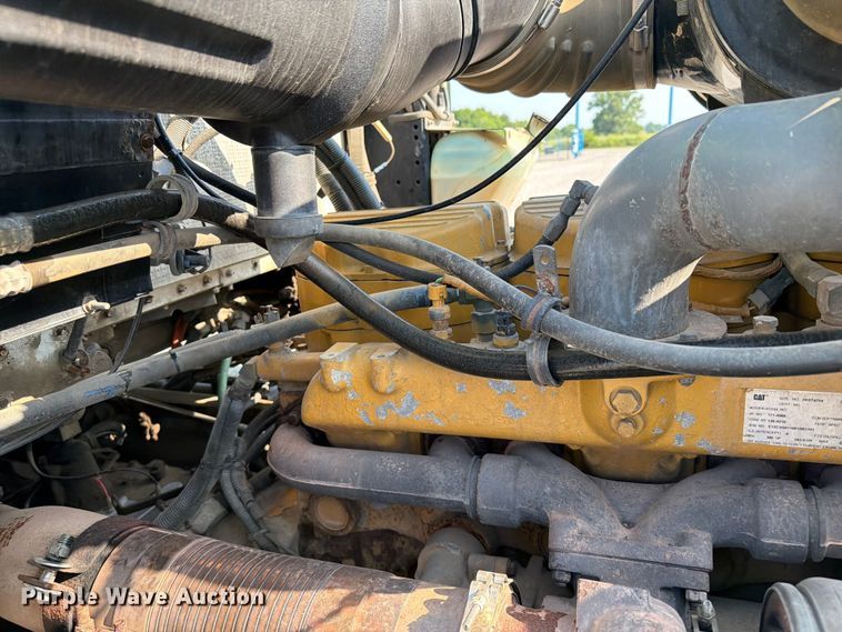 image for item FI0271 2002 Kenworth T800 semi truck