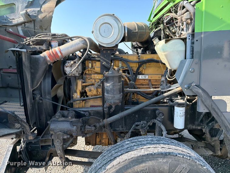 image for item FI0271 2002 Kenworth T800 semi truck