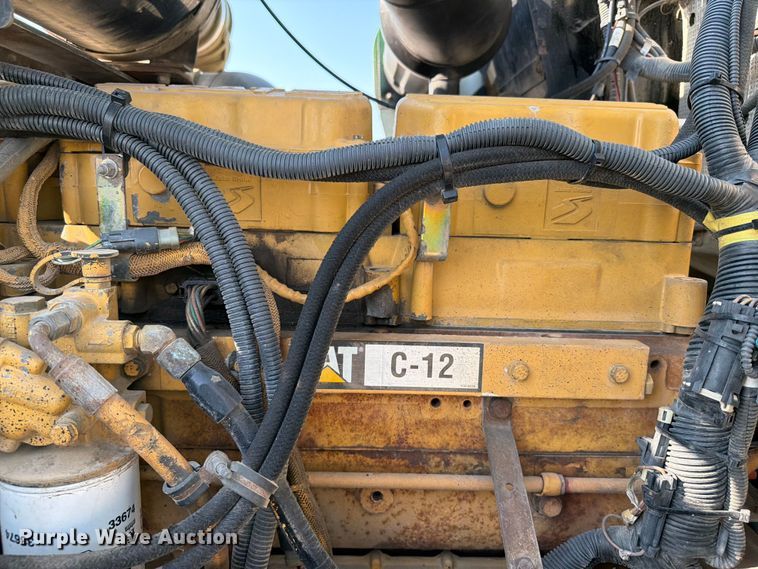 image for item FI0271 2002 Kenworth T800 semi truck