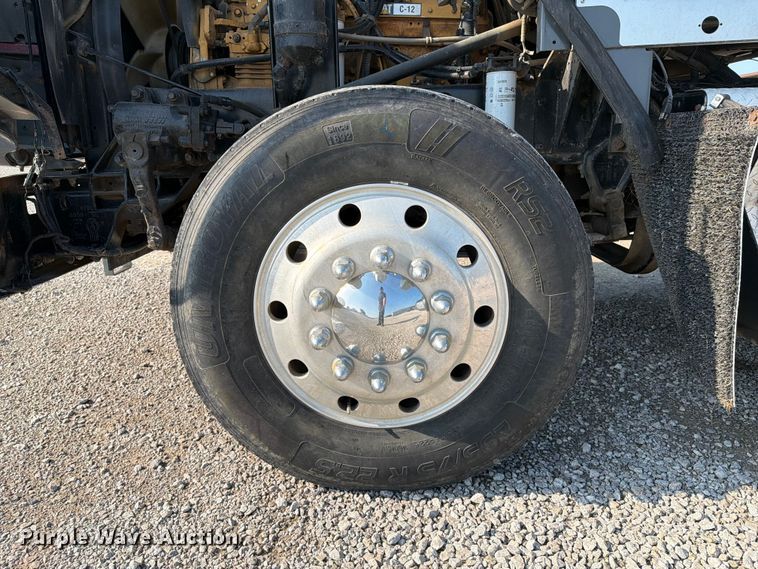 image for item FI0271 2002 Kenworth T800 semi truck