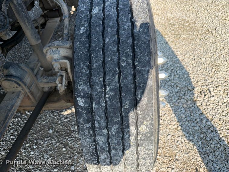 image for item FI0271 2002 Kenworth T800 semi truck
