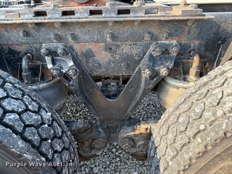 image for item FI0271 2002 Kenworth T800 semi truck