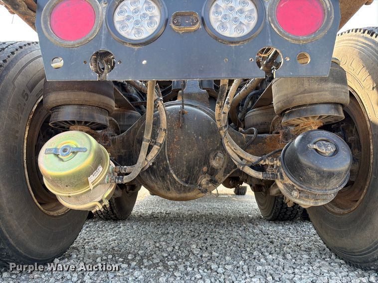 image for item FI0271 2002 Kenworth T800 semi truck