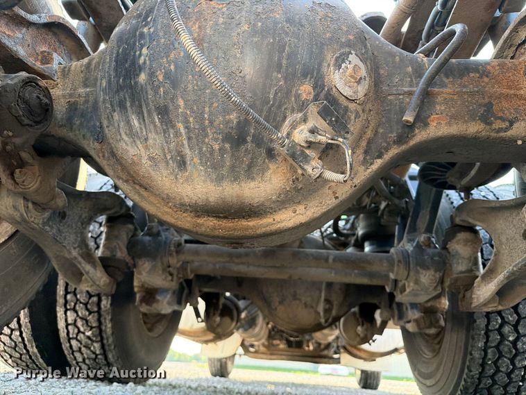image for item FI0271 2002 Kenworth T800 semi truck