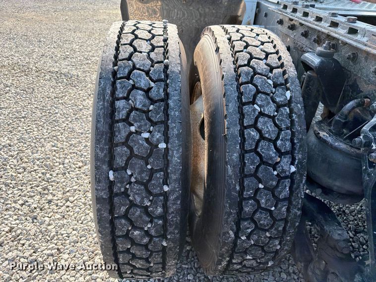image for item FI0271 2002 Kenworth T800 semi truck